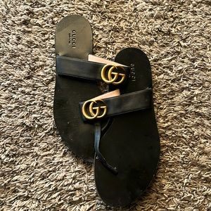 LEATHER THONG SANDAL WITH DOUBLE G GUCCI